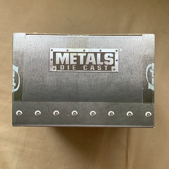 WWE Paige “Metals Die Cast” Figurine (M202) - Picture 5 of 9